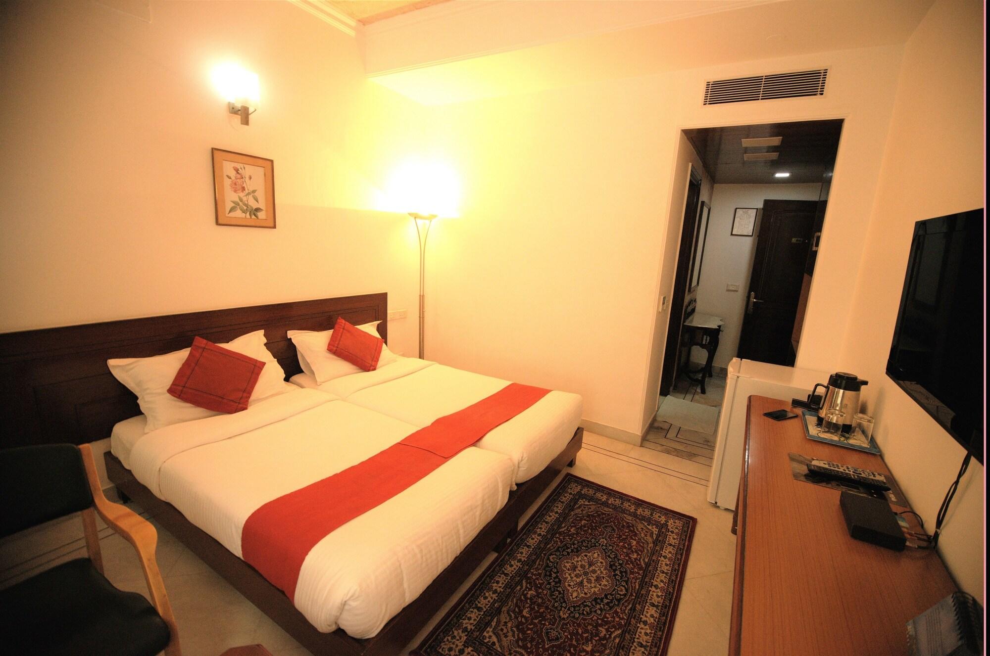 Hotel Palm Greens Ню Делхи Екстериор снимка