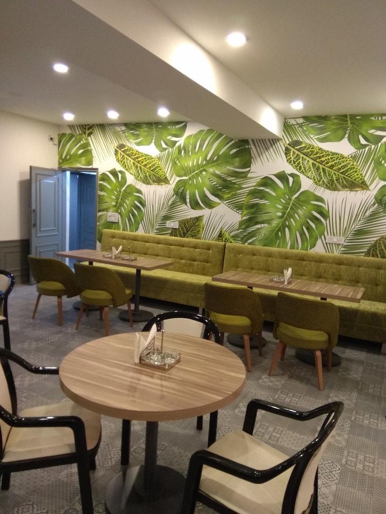 Hotel Palm Greens Ню Делхи Екстериор снимка