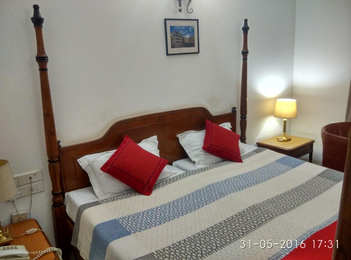 Hotel Palm Greens Ню Делхи Екстериор снимка