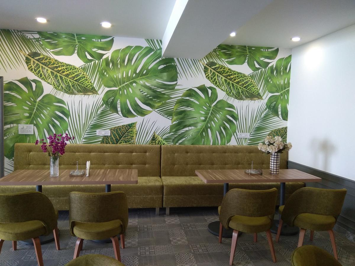 Hotel Palm Greens Ню Делхи Екстериор снимка
