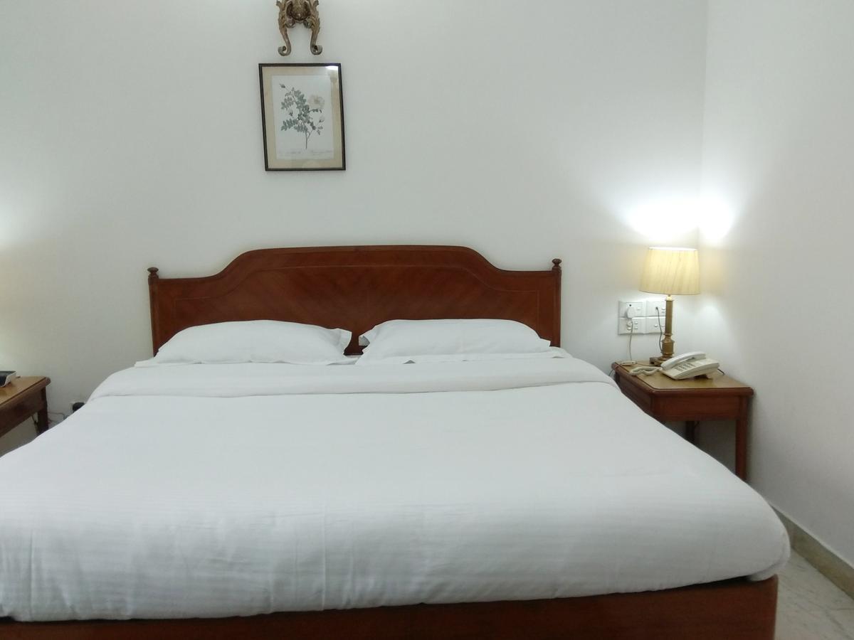 Hotel Palm Greens Ню Делхи Екстериор снимка