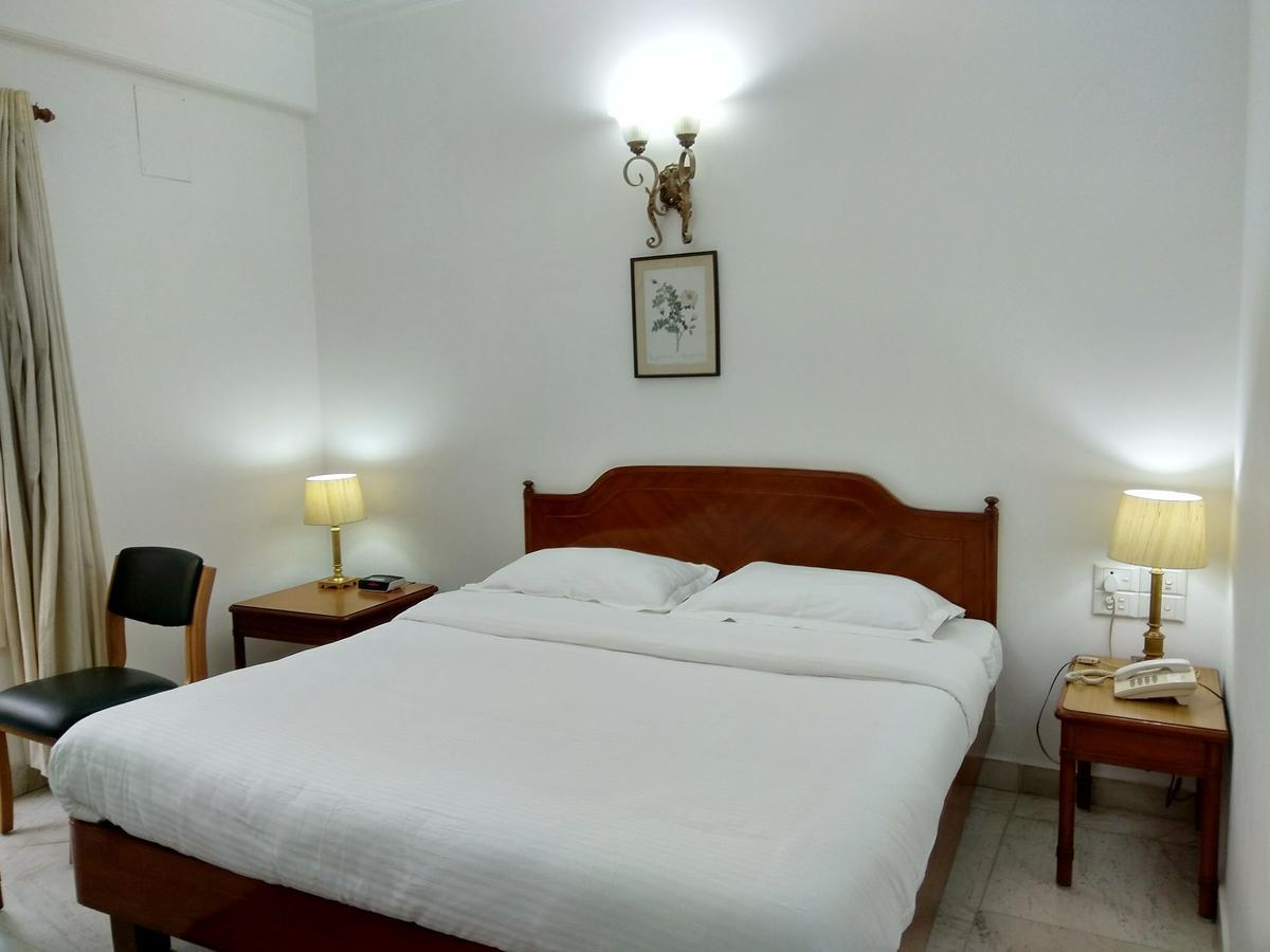 Hotel Palm Greens Ню Делхи Екстериор снимка