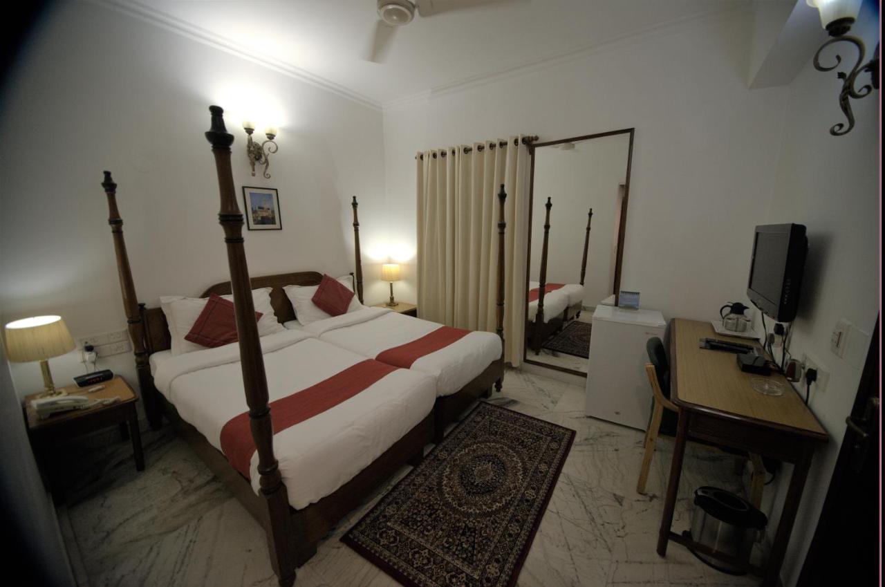 Hotel Palm Greens Ню Делхи Екстериор снимка