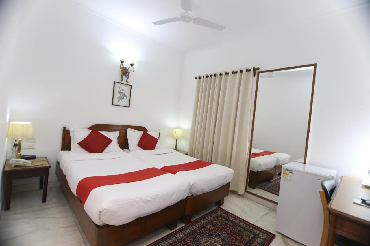 Hotel Palm Greens Ню Делхи Екстериор снимка