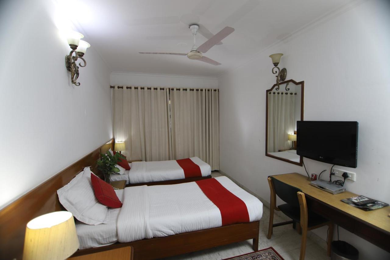 Hotel Palm Greens Ню Делхи Екстериор снимка