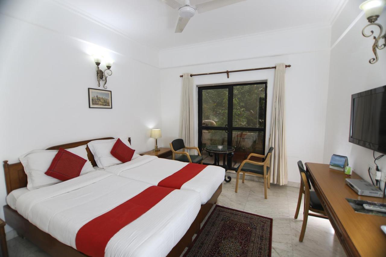 Hotel Palm Greens Ню Делхи Екстериор снимка