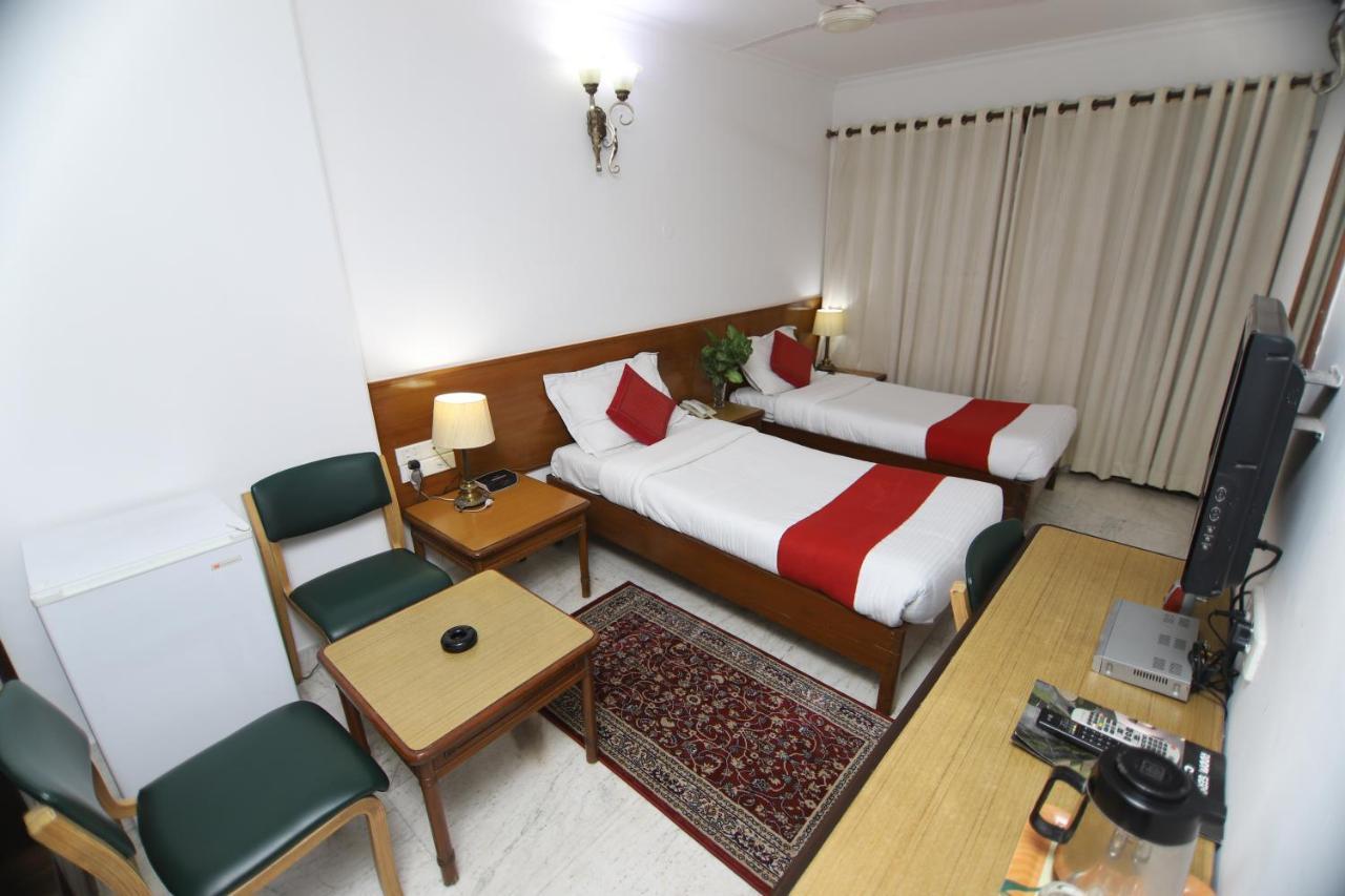 Hotel Palm Greens Ню Делхи Екстериор снимка
