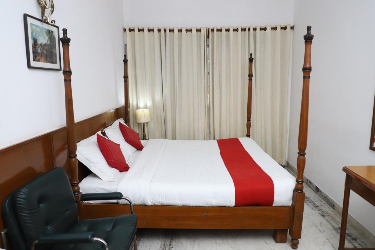 Hotel Palm Greens Ню Делхи Екстериор снимка